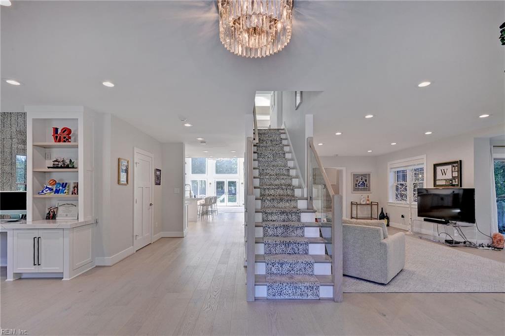 802 Riverside DR