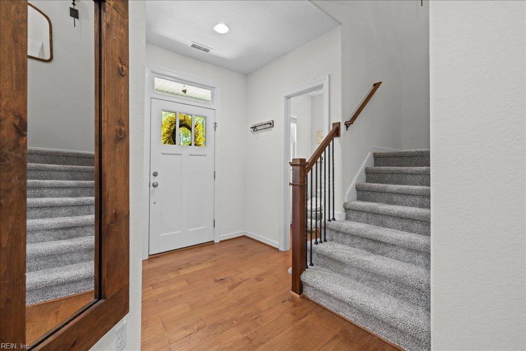 2229 Martlet LN