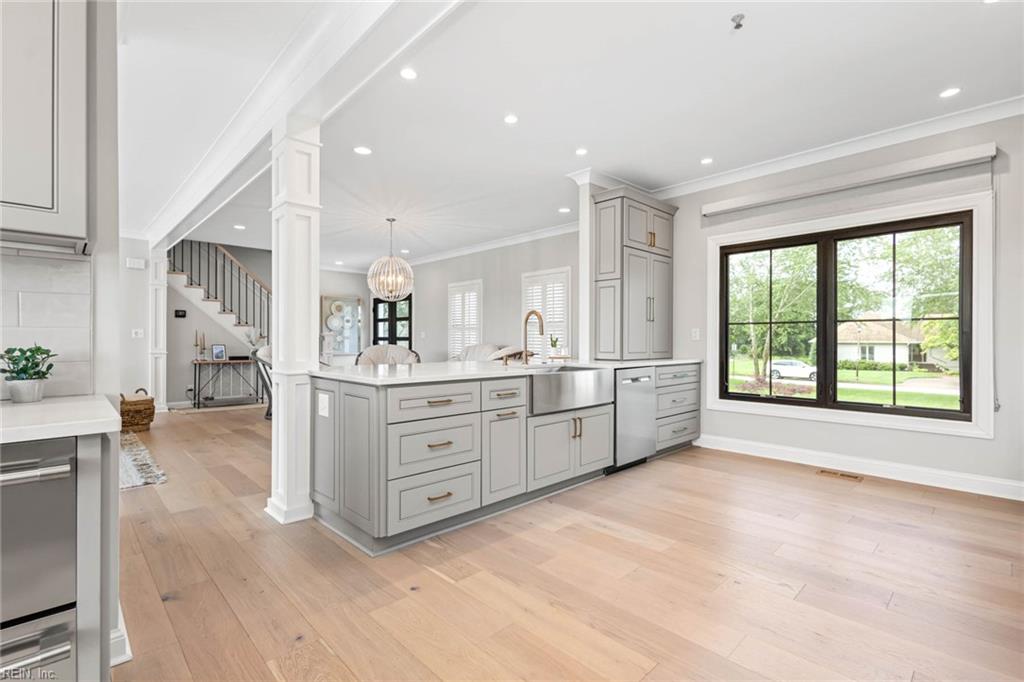 2021 Thomas Bishop LN