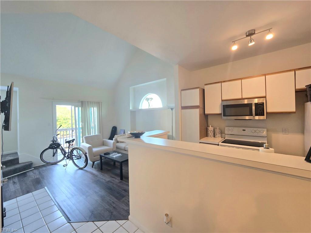 863 Little Bay Ave AVE 1