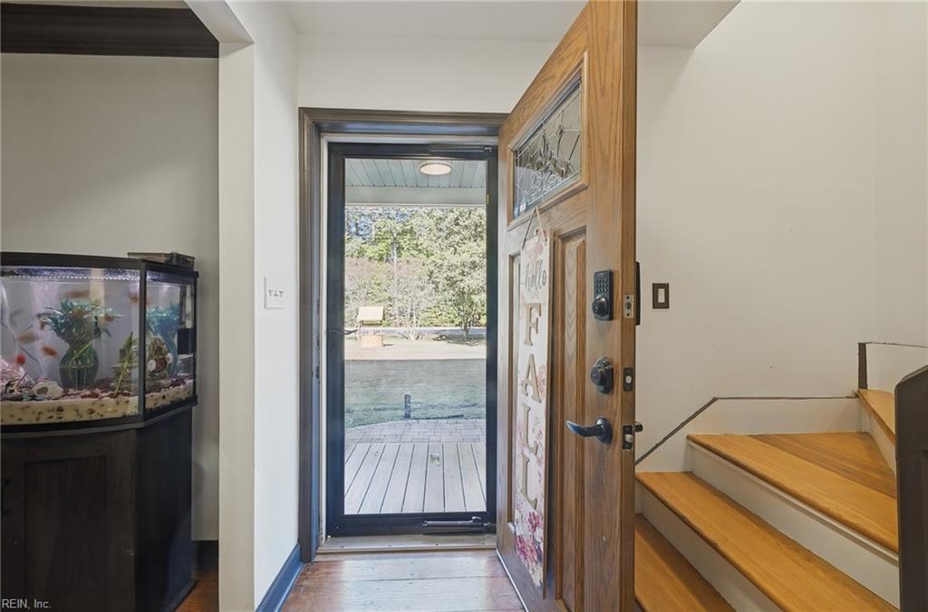 1000 Lakeside DR