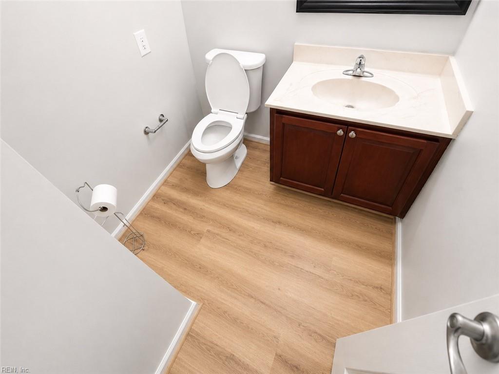 313 Holyoke LN