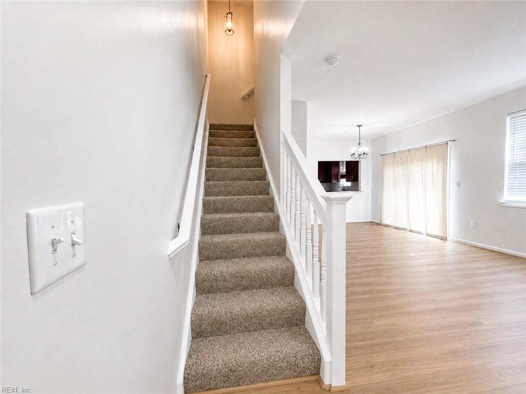 313 Holyoke LN