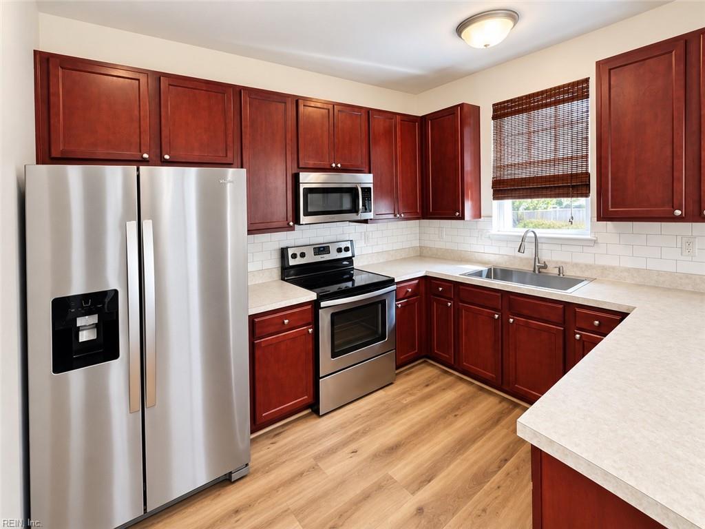 313 Holyoke LN