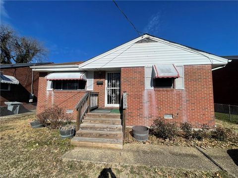 1212 Rowe ST Hampton VA 23669