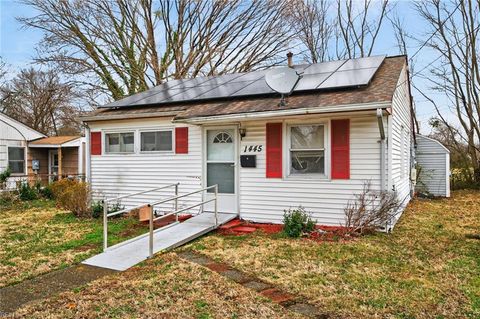 1445 Oakcrest DR Hampton VA 23663