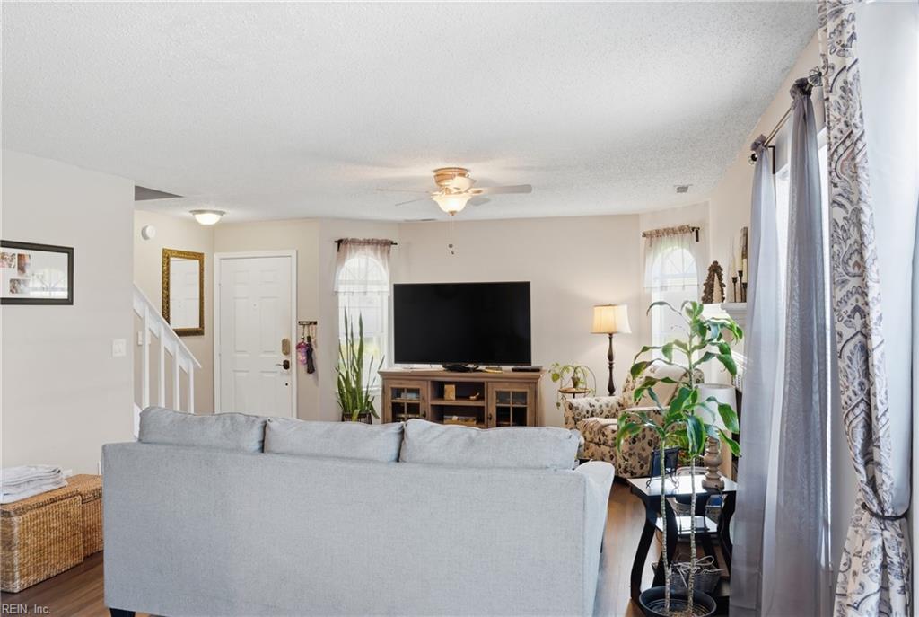 4553 Shallowford CIR