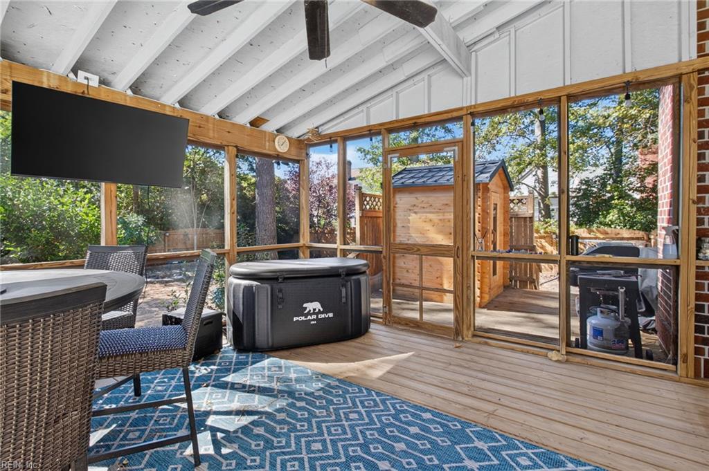 1217 Club House DR