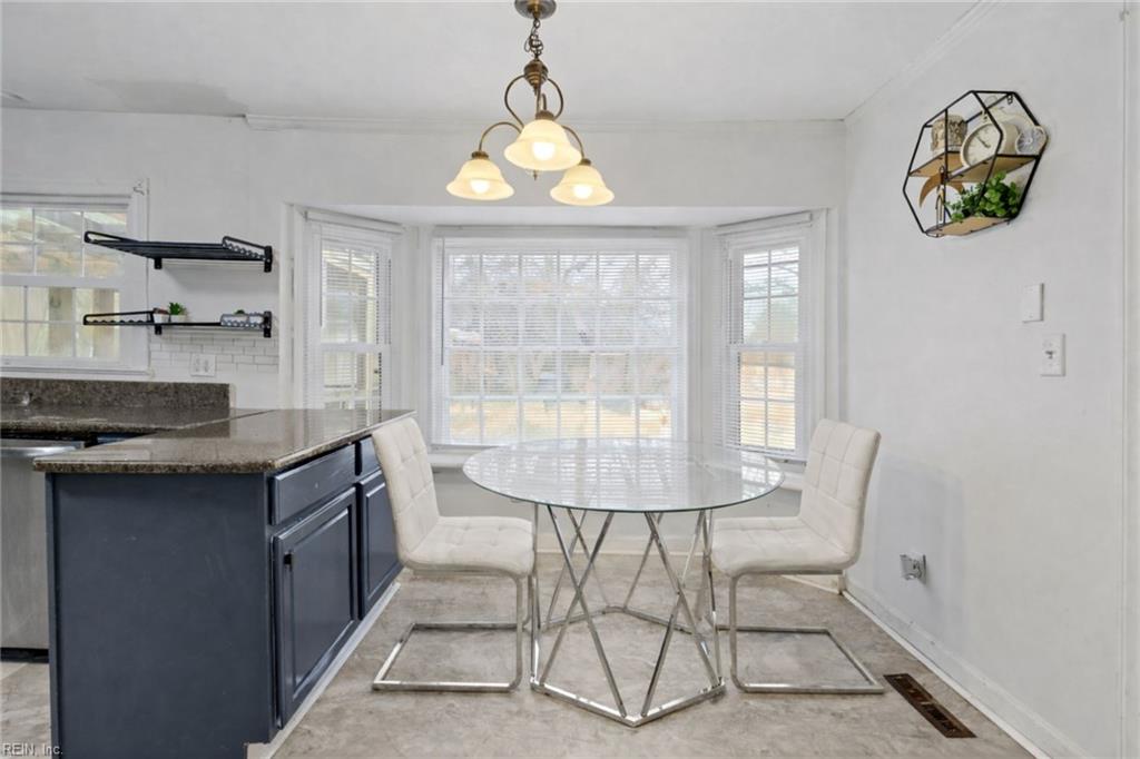 2804 Meadow Wood DR W