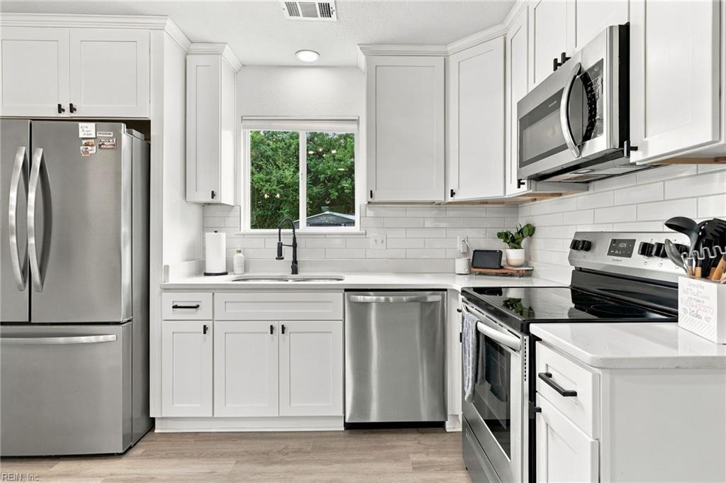 2928 Dubois PL