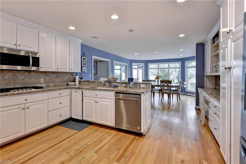 1421 Riversedge RD