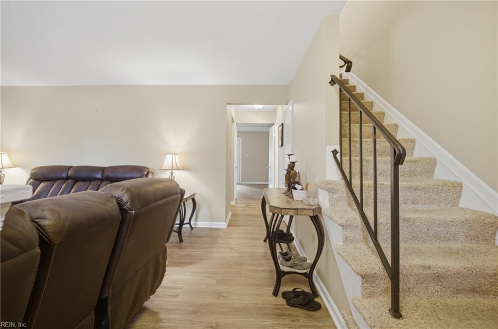 2212 Sedgewick DR