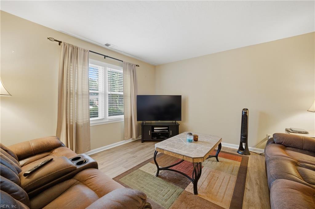 2212 Sedgewick DR