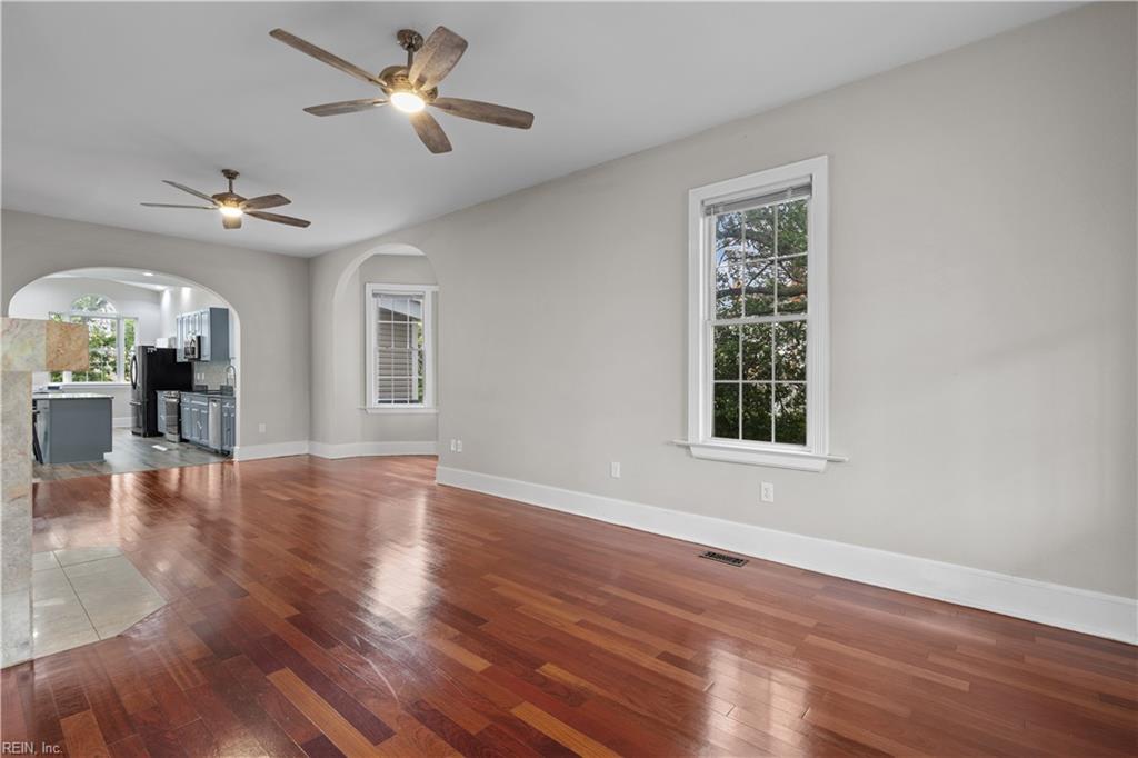 421 E Pembroke AVE
