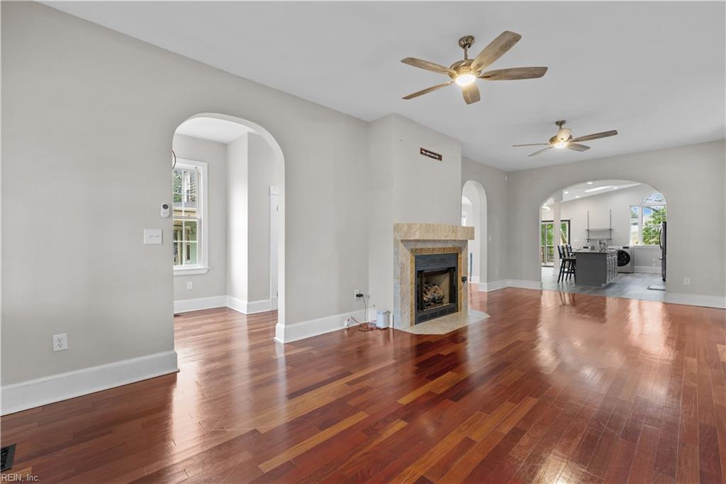 421 E Pembroke AVE