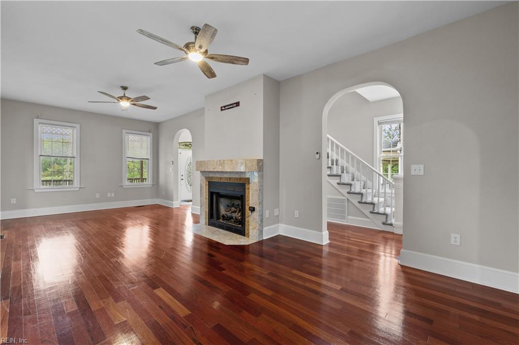 421 E Pembroke AVE