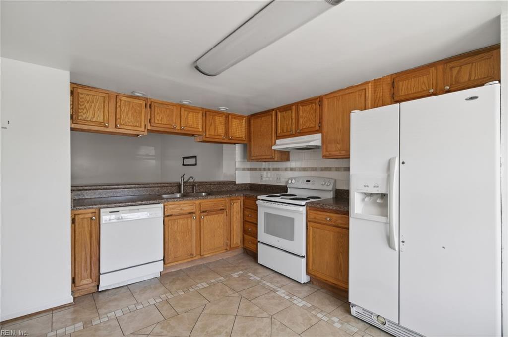 1545 Fairfax DR