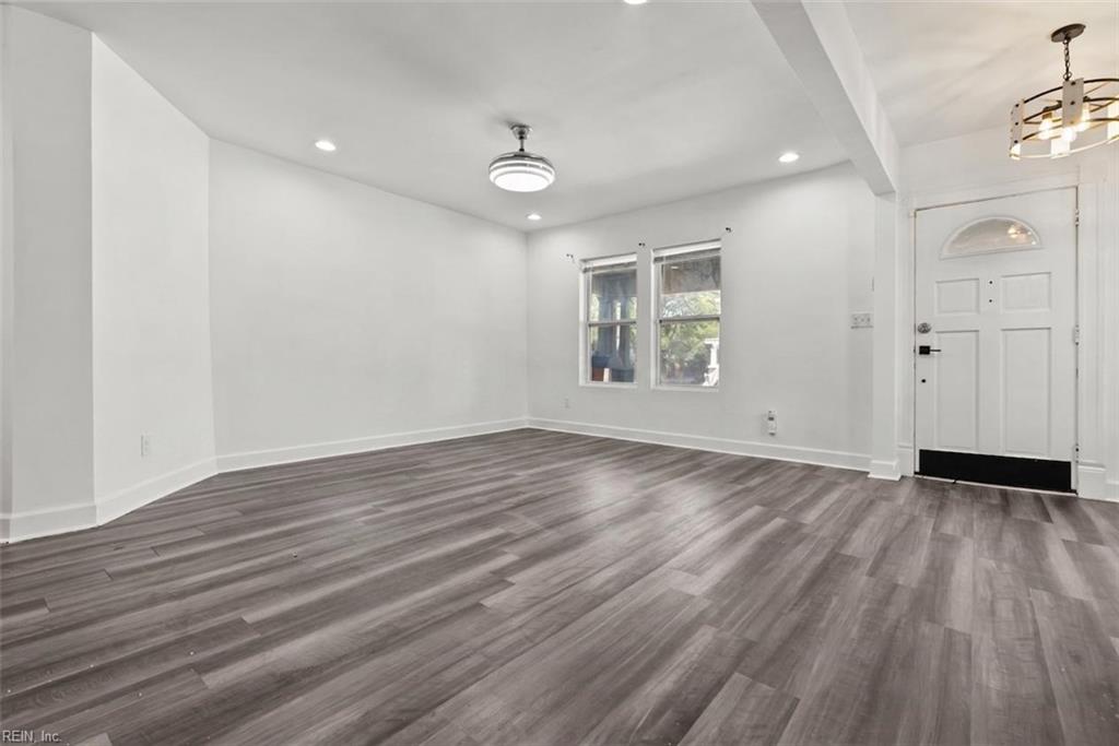 3105 Elm AVE