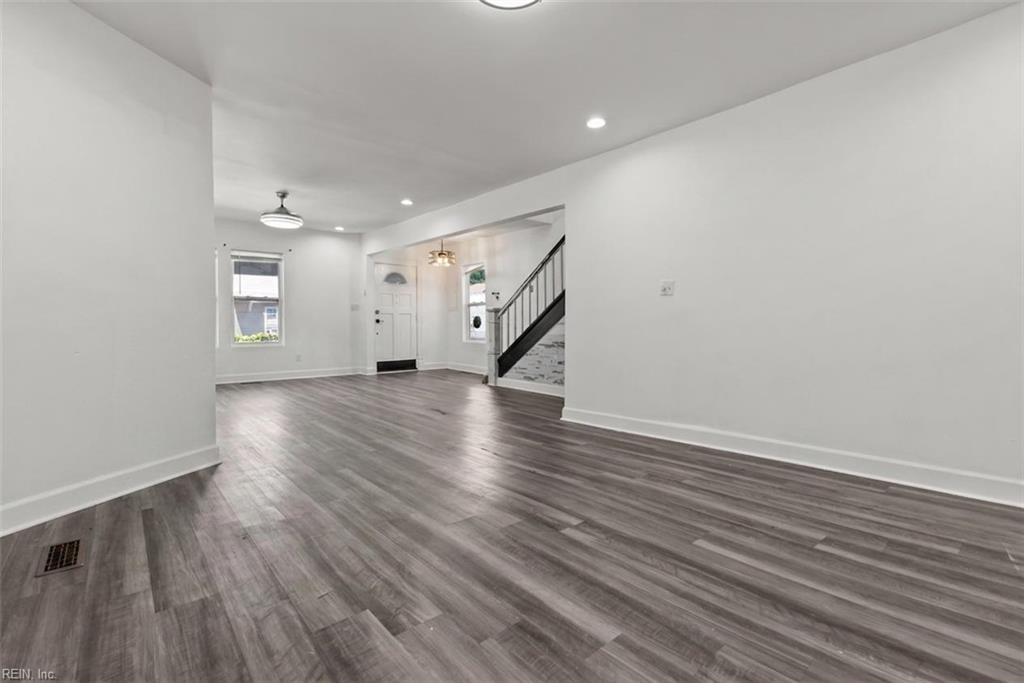 3105 Elm AVE