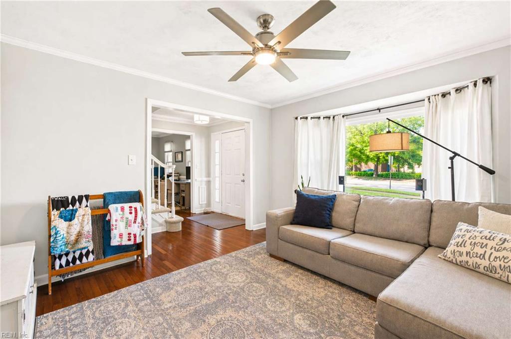 4232 Thalia Forest LN