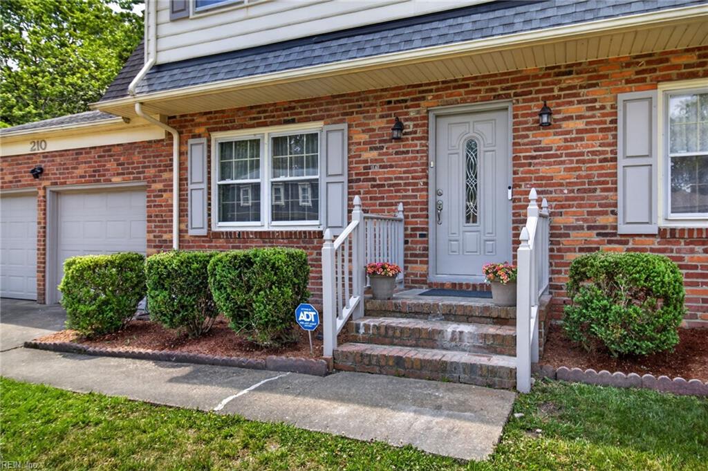 210 Custer PL