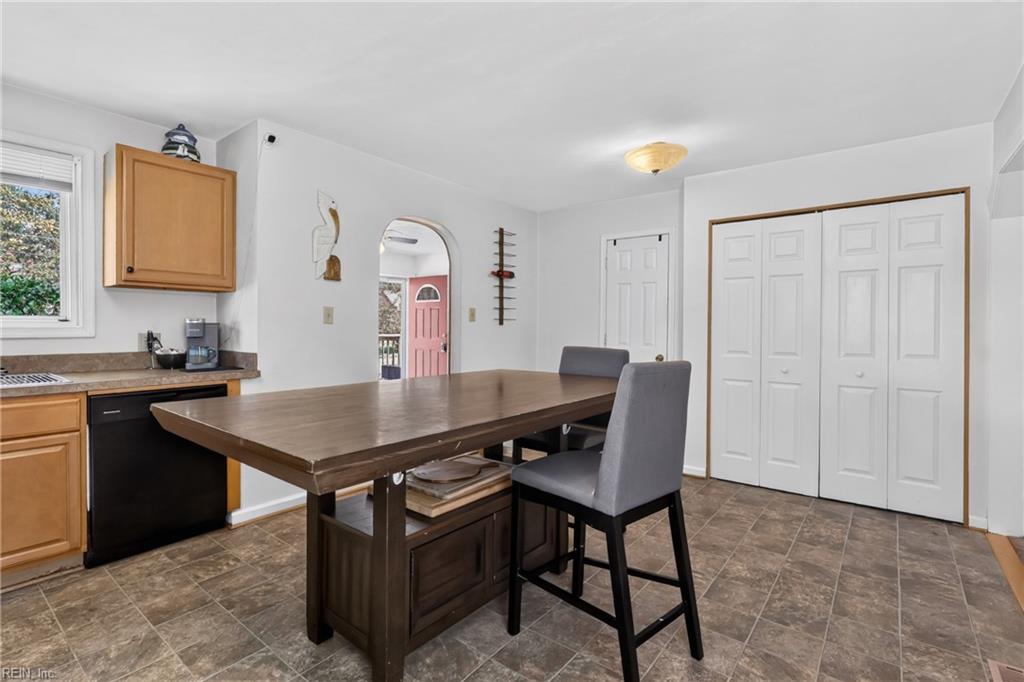 1643 Croyden RD