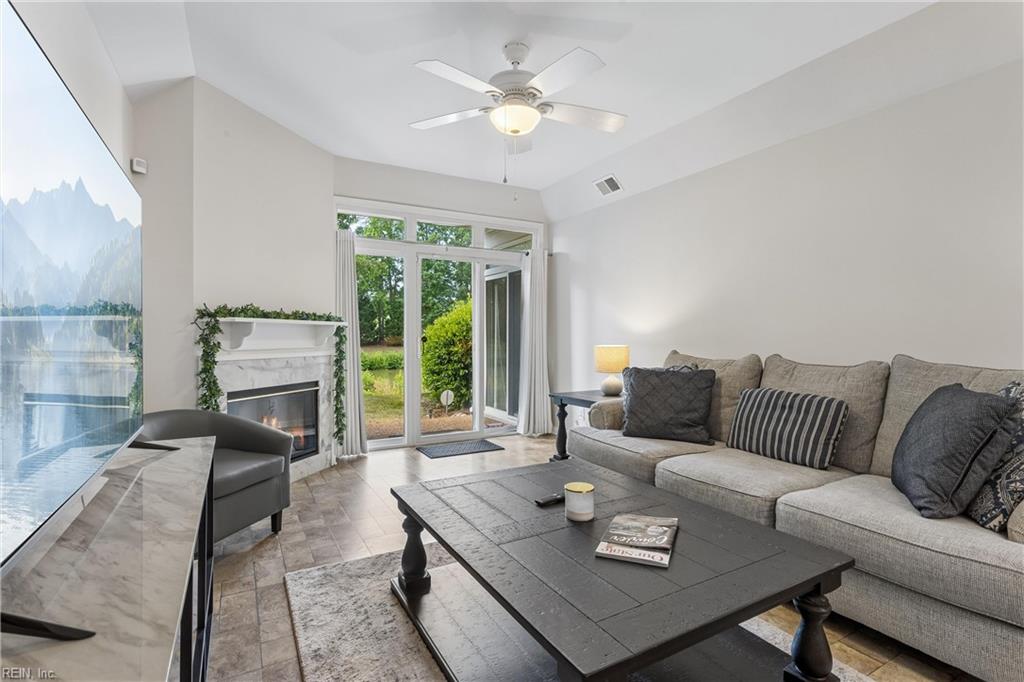 213 Persimmon DR