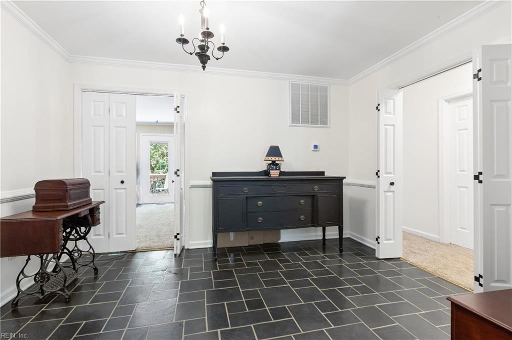 108 Cambridge LN