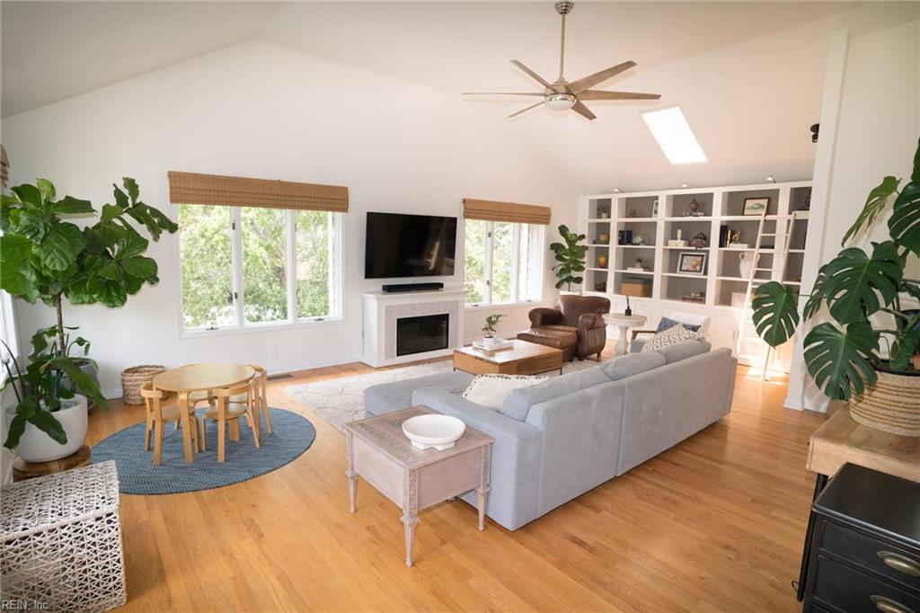 2709 Poinciana DR