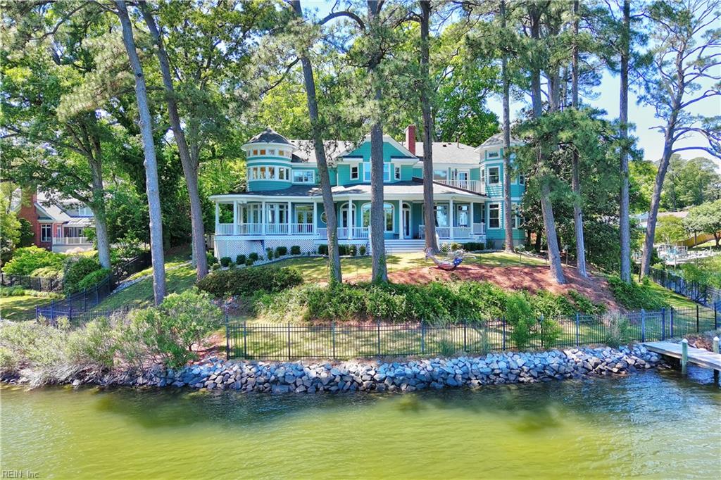 1644 Duke Of Windsor RD