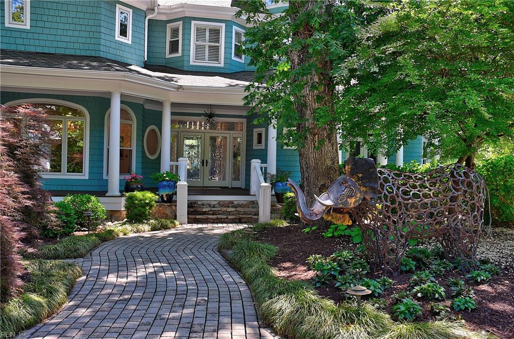 1644 Duke Of Windsor RD