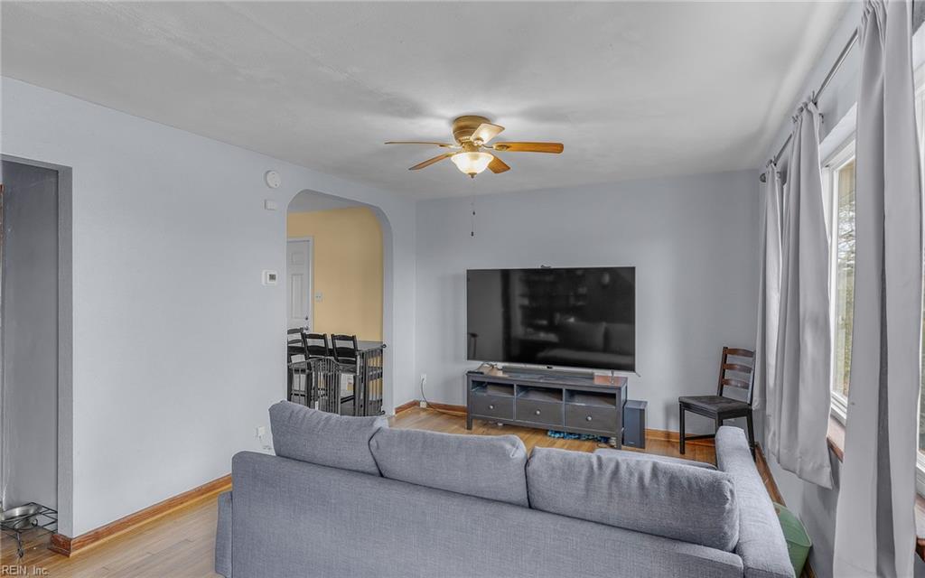 1049 Ferry Plantation RD