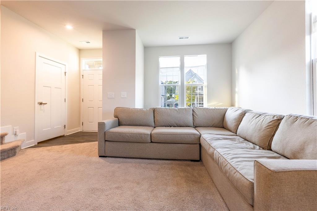 281 Goldenstar LN