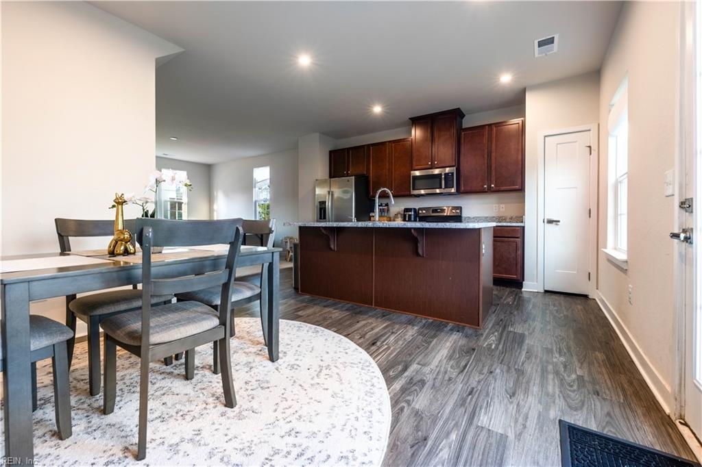 281 Goldenstar LN