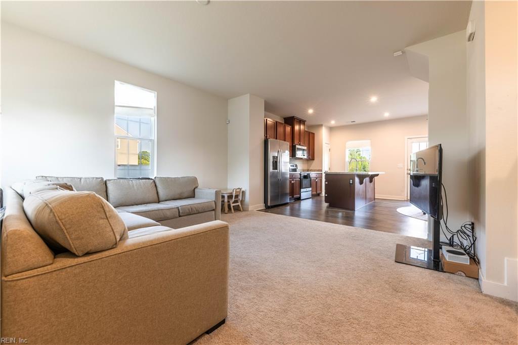 281 Goldenstar LN