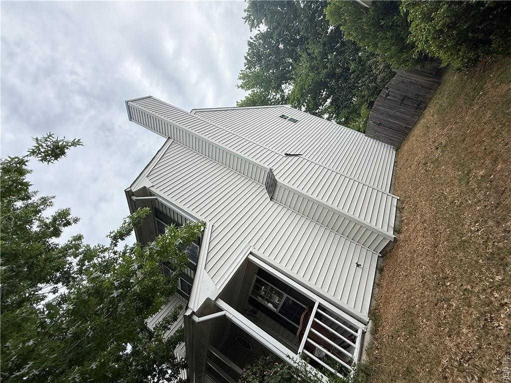 526 Windward DR