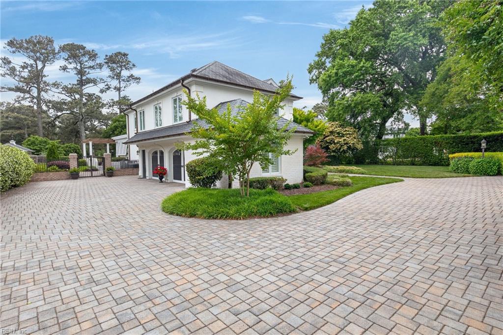 100 Holly CRES