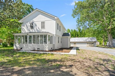 9481 Maryus RD Hayes VA 23072