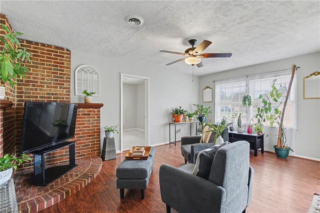 3805 S Plaza TRL