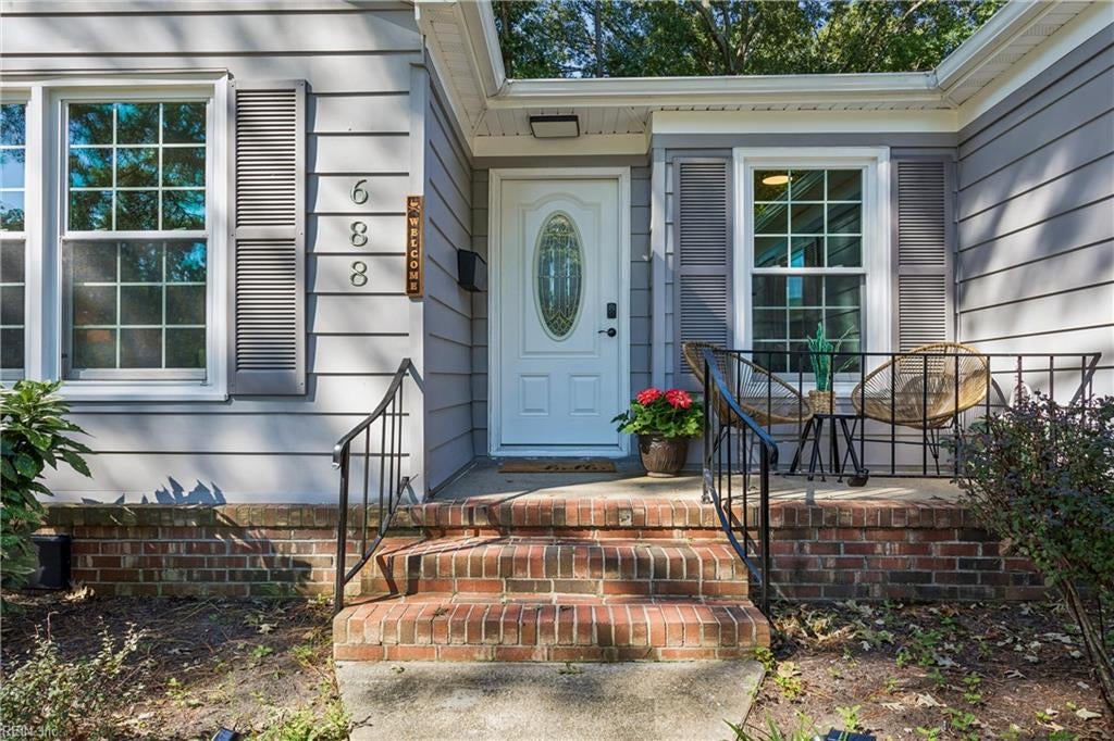 688 Village Green PW