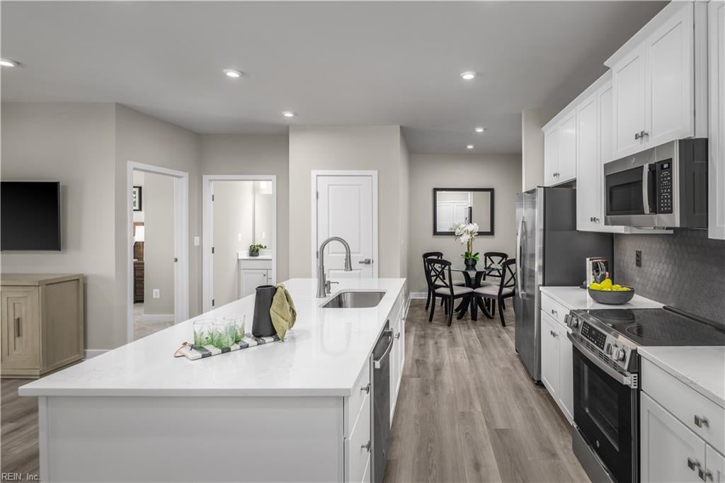 7102 Bridgeway DR 204