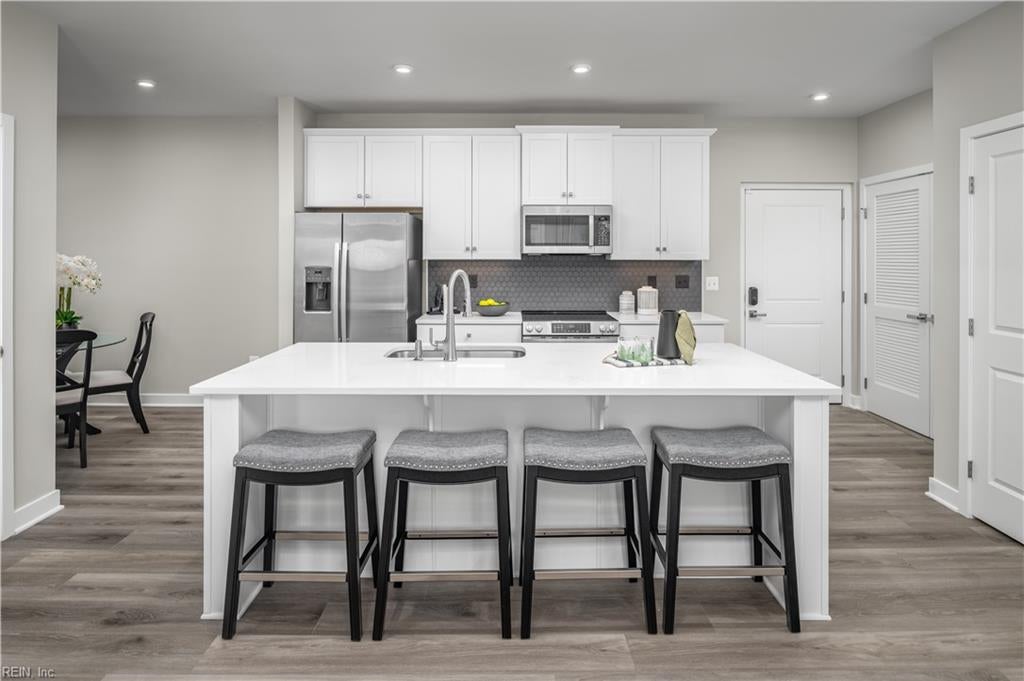 7102 Bridgeway DR 204