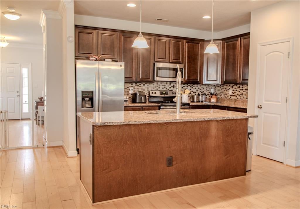 1152 Chatham LN 14