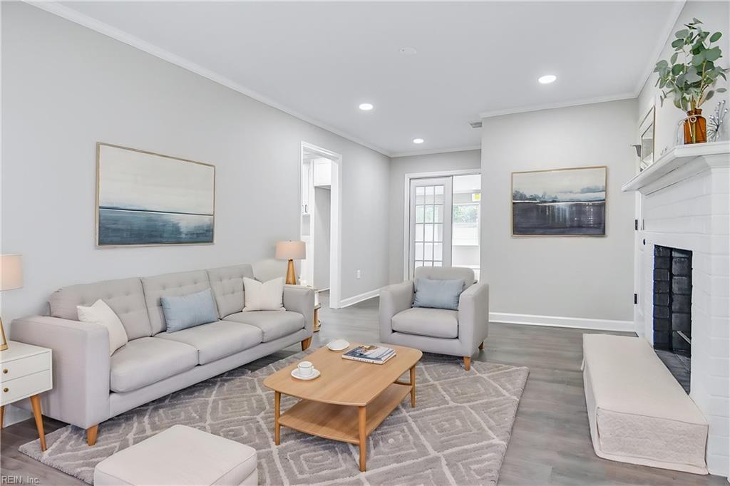 700 Hemlock CRES