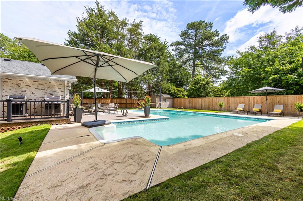 716 Prince Phillip DR