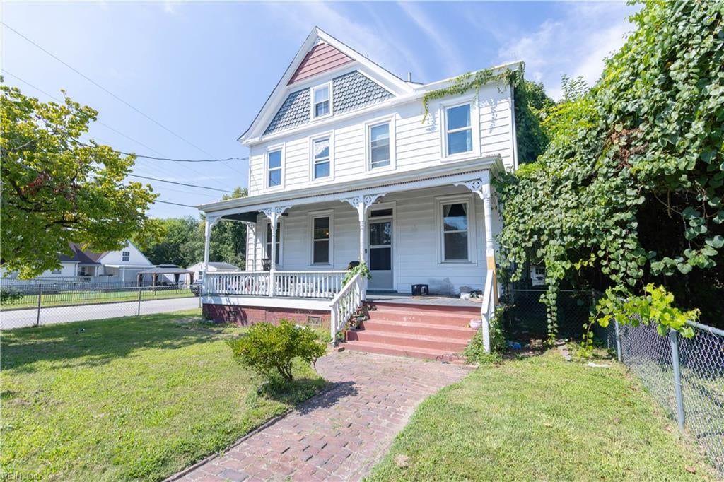 901 E Pembroke AVE