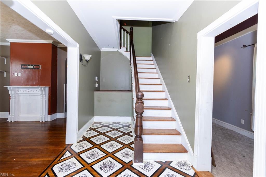 901 E Pembroke AVE