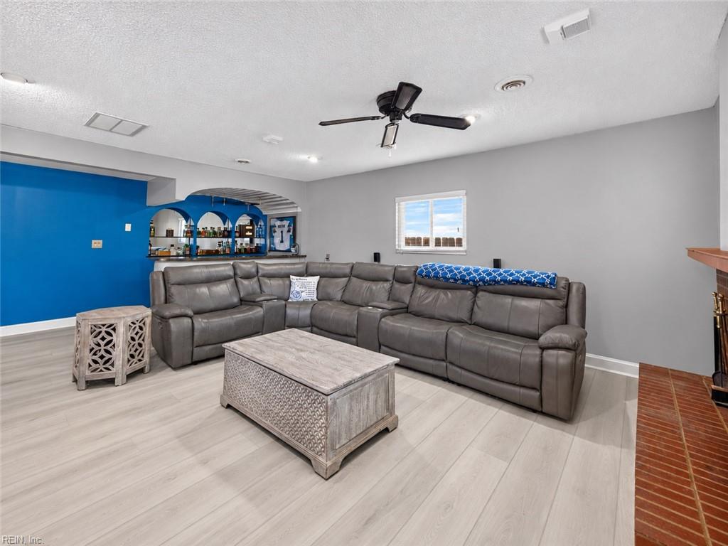 633 Cunningham RD
