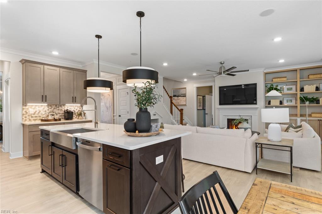 2888 Weston LOOP