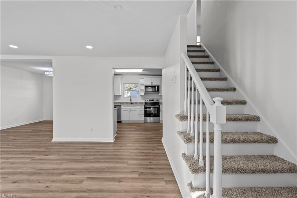 804 Stratford Hall DR